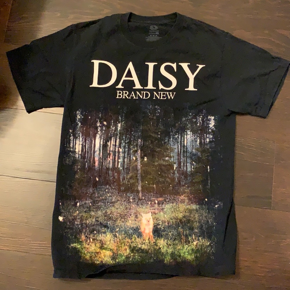 Daisy tshirt.